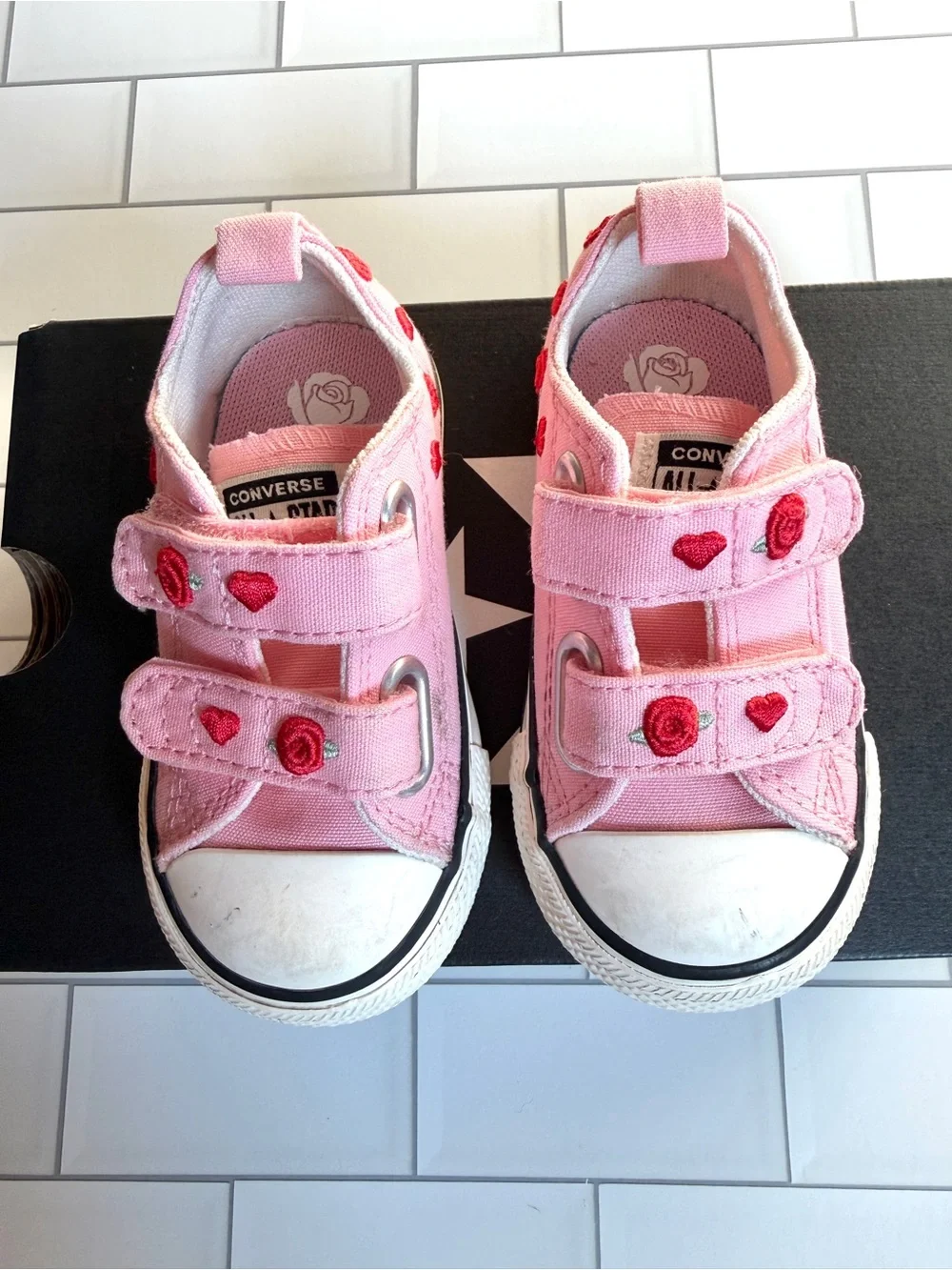 5🌹 Converse Chuck Taylor All Star Valentines Day Easy On Pink Red Velcro Shoes